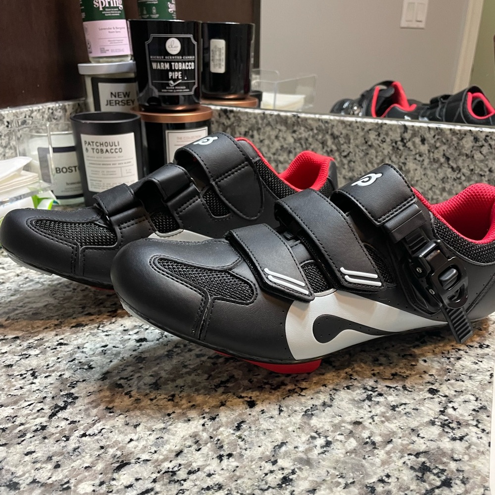 PELOTON Size 43 NEW WITHOUT TAGS